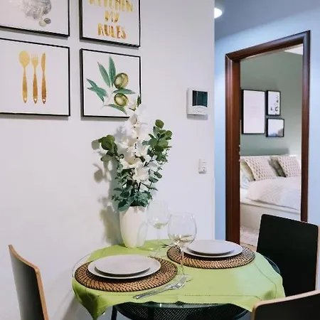 Modern Zoliborz Lux Near Center With Parking And Garden Warsaw